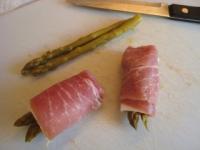 Roulades d\'Asperges au Prociutto