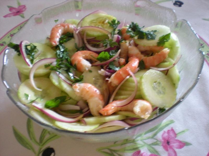 Salade aux Concombres et Crevettes