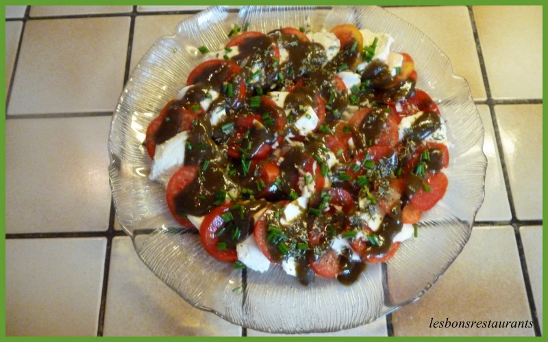 Salade Tomates Mozzarella et Pesto d\'Ail des Ours