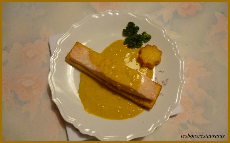 Saumon sur son Lit de Polenta, Sauce au Curcuma