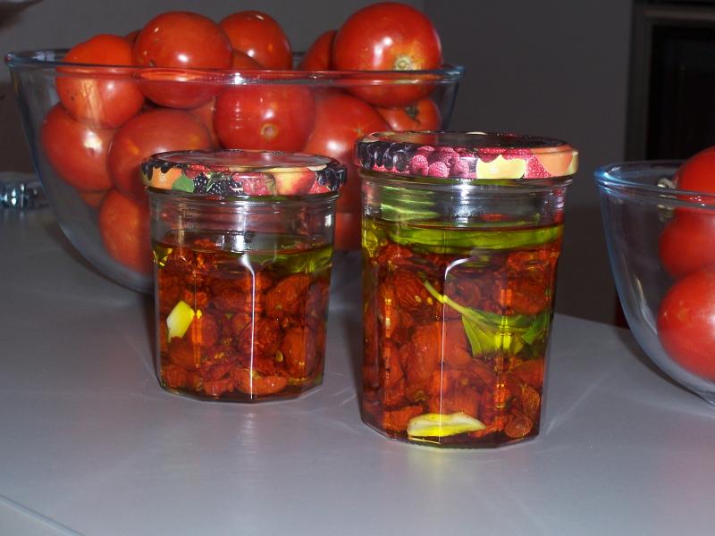 Tomates Cerises Confites à l\'Ail et au Basilic